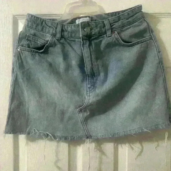 Topshop Distressed Jean Skirt Size 8 - A15 - Picture 1 of 3